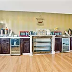 Super 8 By Wyndham Louisville Airport