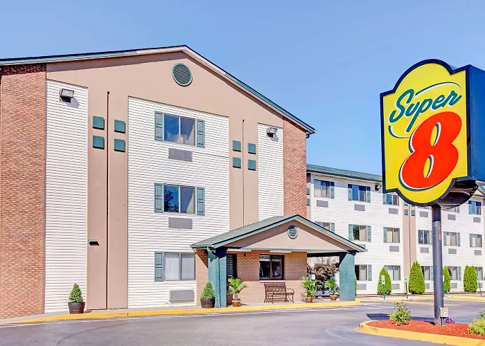 Super 8 By Wyndham Louisville Airport