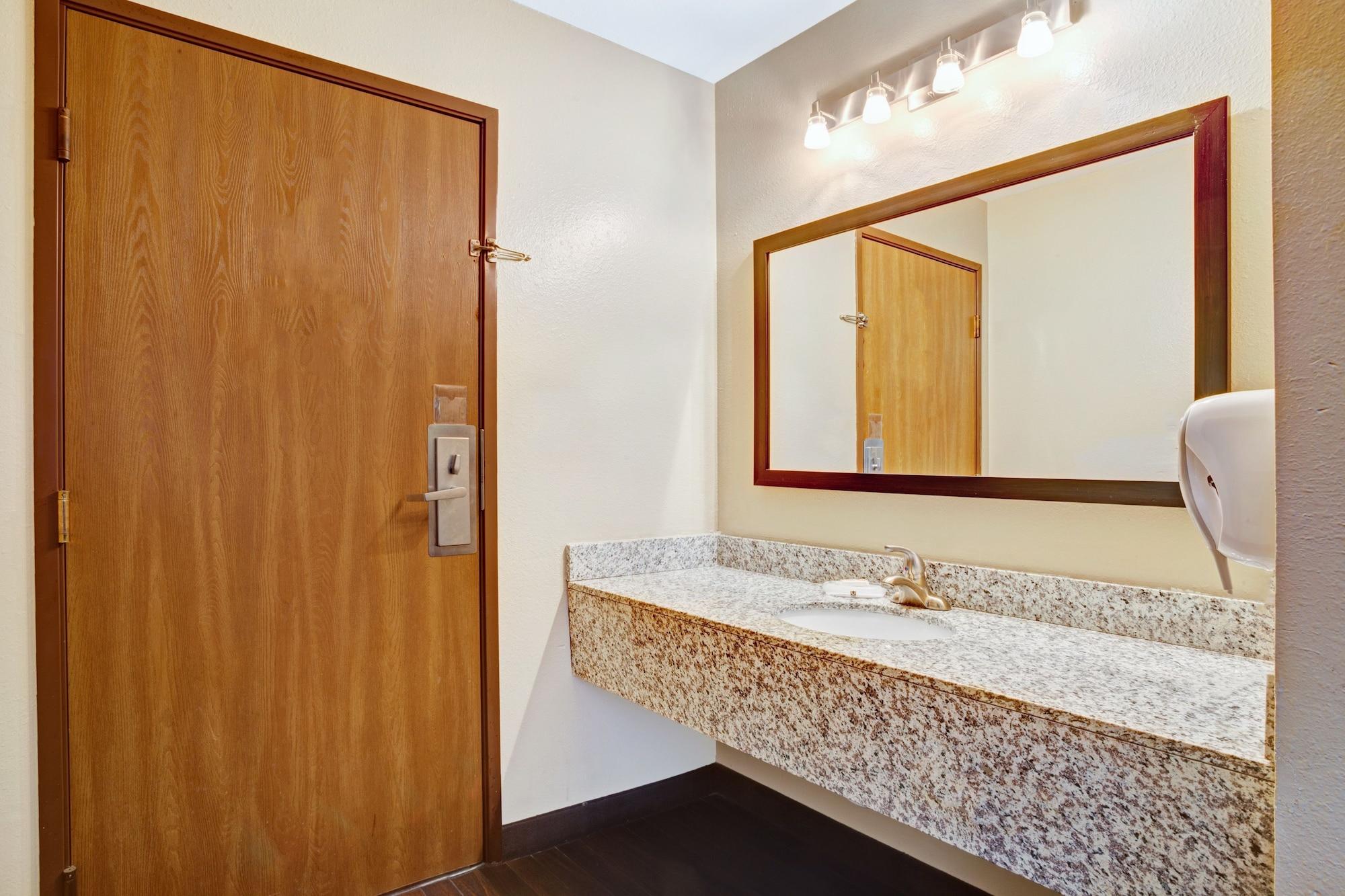 Hotel Super 8 By Wyndham Airport 2*