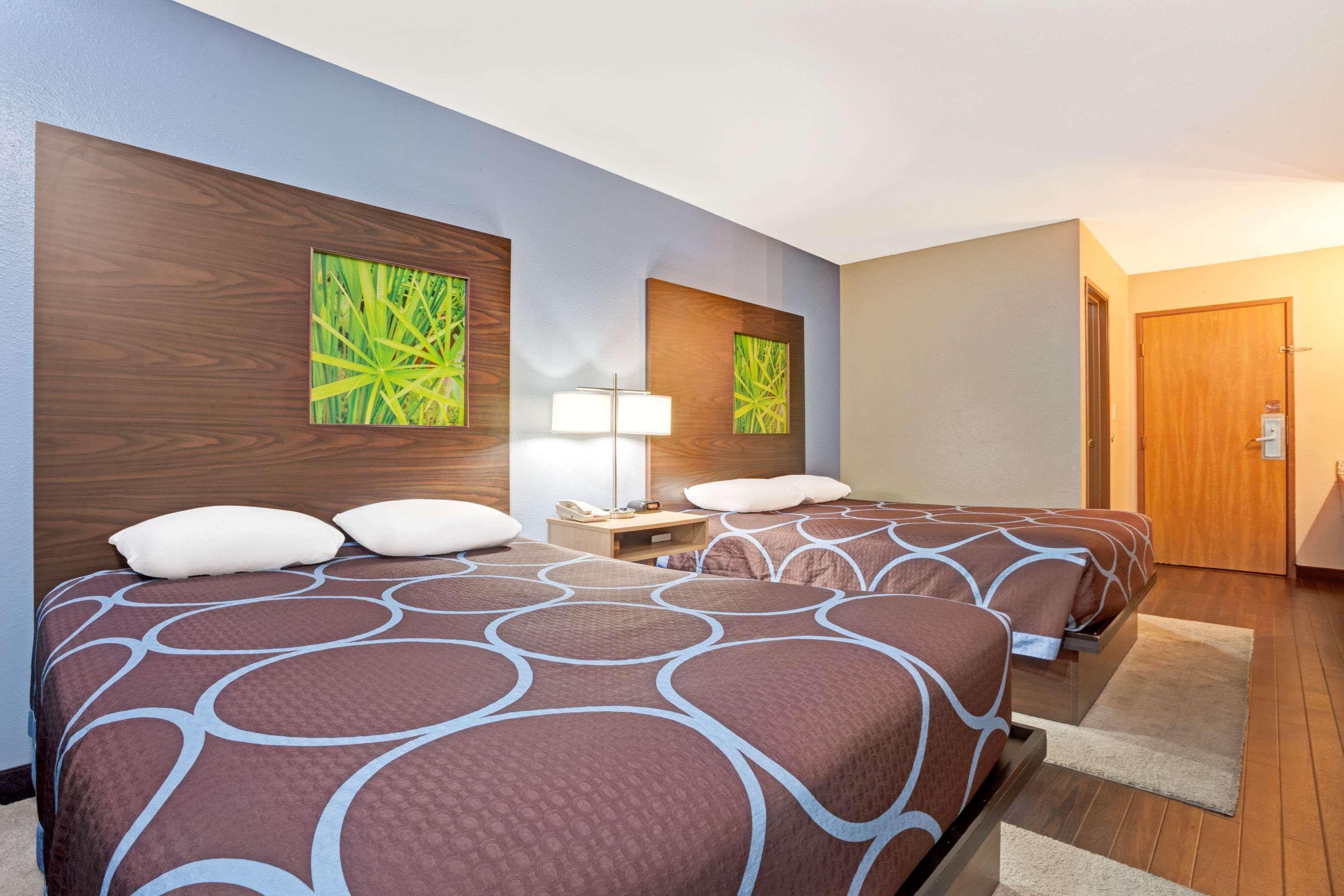 Super 8 By Wyndham Airport Louisville