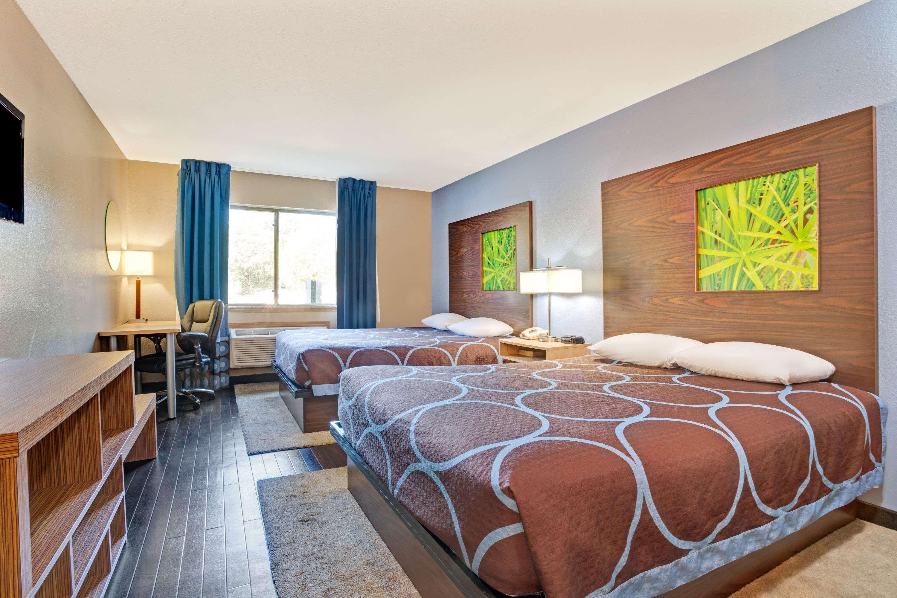 Super 8 By Wyndham Airport Hotel 2*