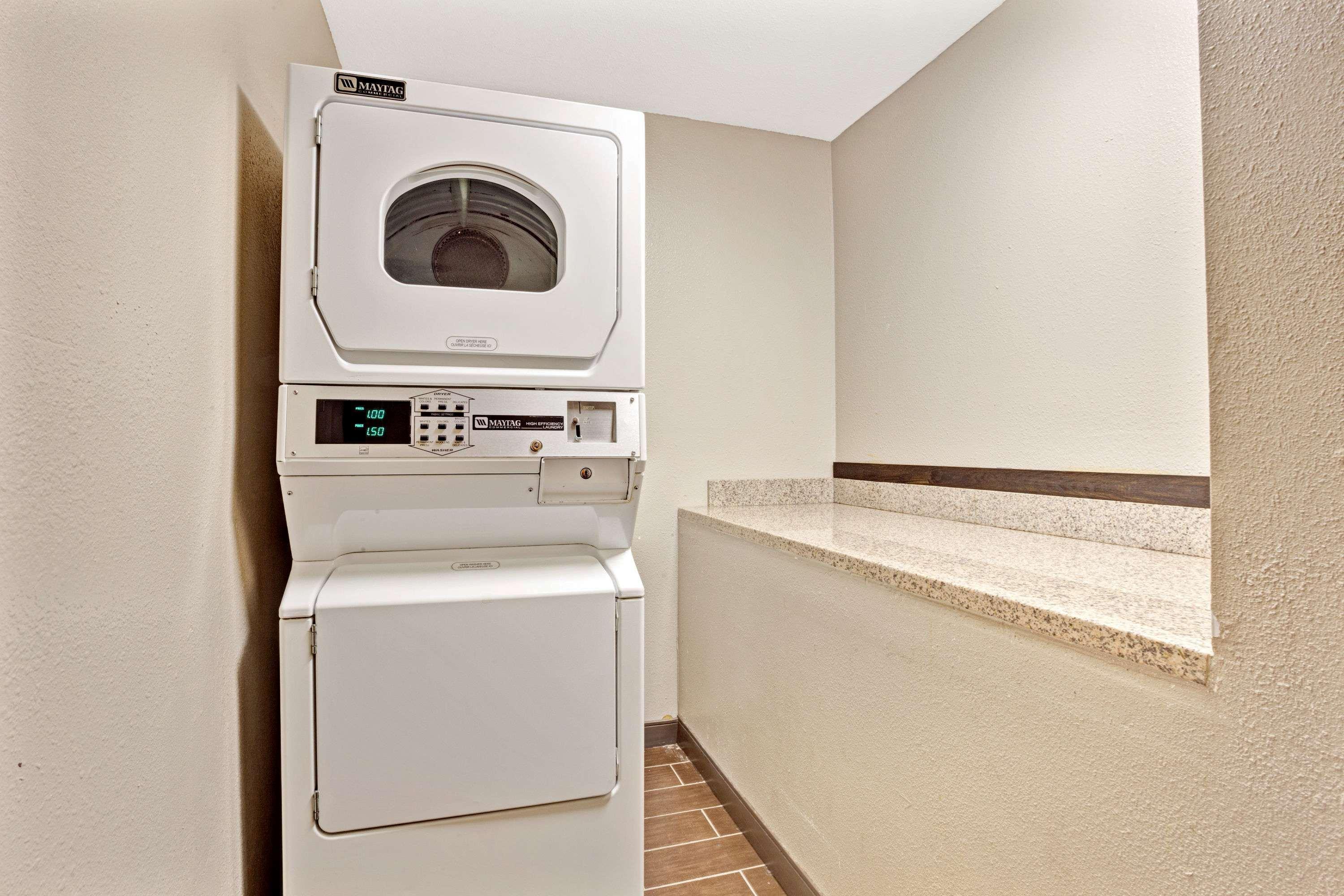 Super 8 By Wyndham Airport Hotel 2*