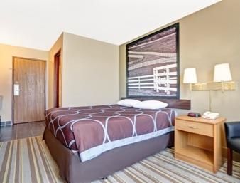 Hotel Super 8 By Wyndham Airport