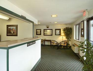 Hotel Super 8 By Wyndham Airport