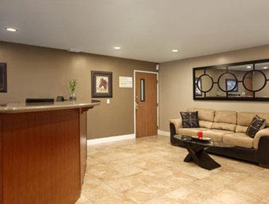Super 8 By Wyndham Airport Hotel