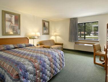 Hotel Super 8 By Wyndham Airport Louisville