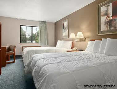 Super 8 By Wyndham Airport 2*
